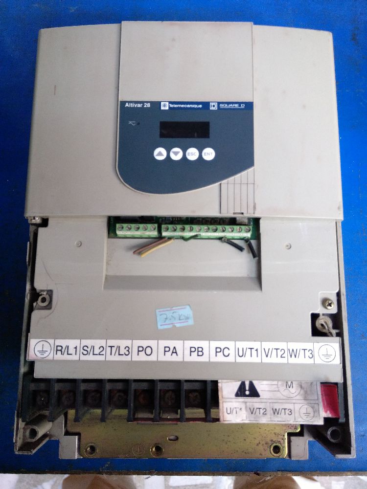 alterler PLC Satlk Schneider Atv28Hd12N4 7,5Kw 35A Hz Kontrol
