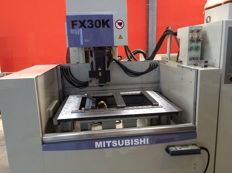 Metal Kesme Makinalar Mitsubishi Satlk Tel Erozyon Makinesi