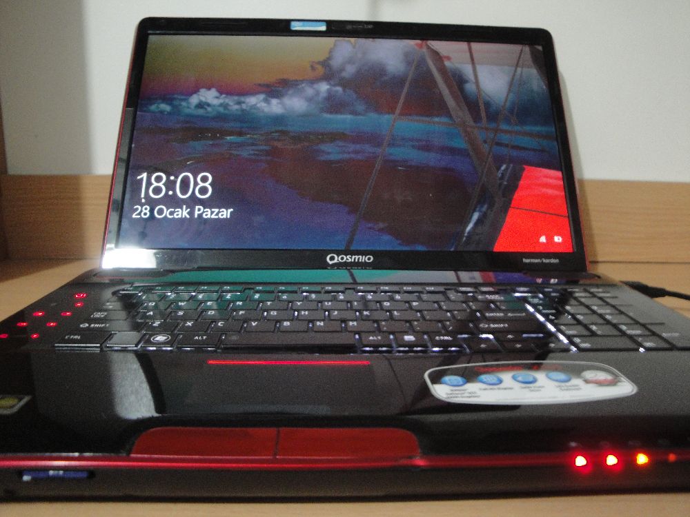 Diz st Satlk Toshiba Qosmio X505-Q898 Laptop
