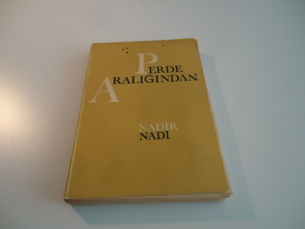 Roman (Trk Yazarlar) Satlk Perde Aralndan / Nadir Nadi 1964