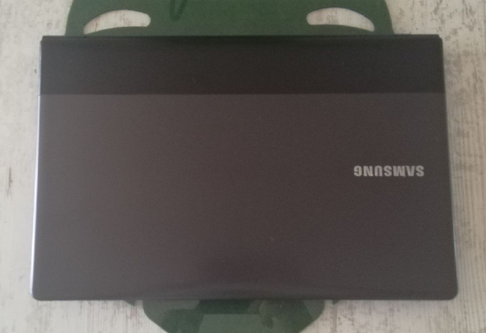 Diz st Samsung Satlk Temiz Laptop Arayanlara