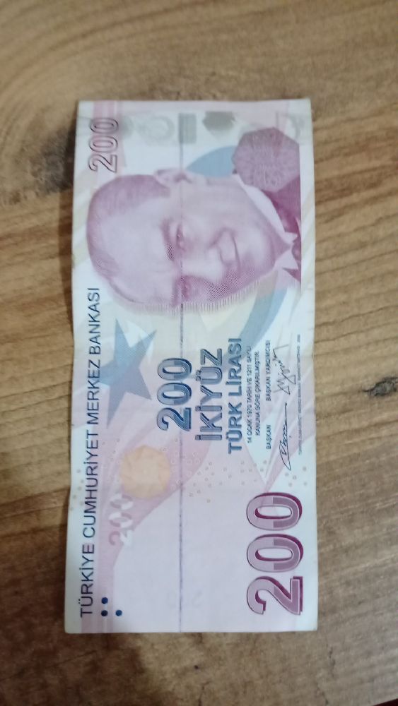 Paralar Trkiye 200 TL Satlk Merkez Bankasndan en bariz para basm hatas.