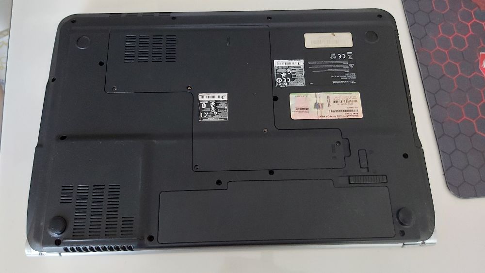 Diz st Asus Leptop Satlk Packkard i5 - 2.40 ghz /4 gb- /320 gb /Ati- 5650