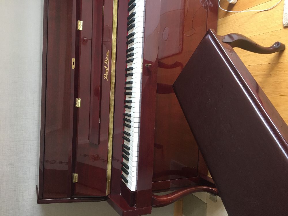 Piyano Pearl River Duvar tipi Satlk 3 ayakl, az kullanlmtr.