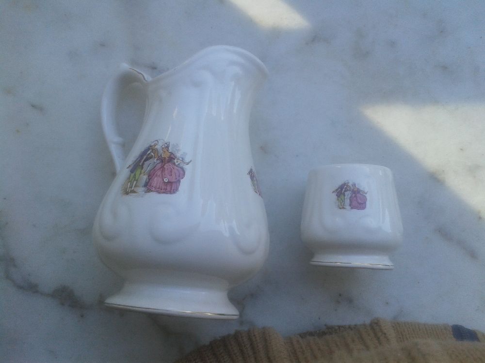 Vazolar Satlk Porselen Srahi ve Bardaklar
