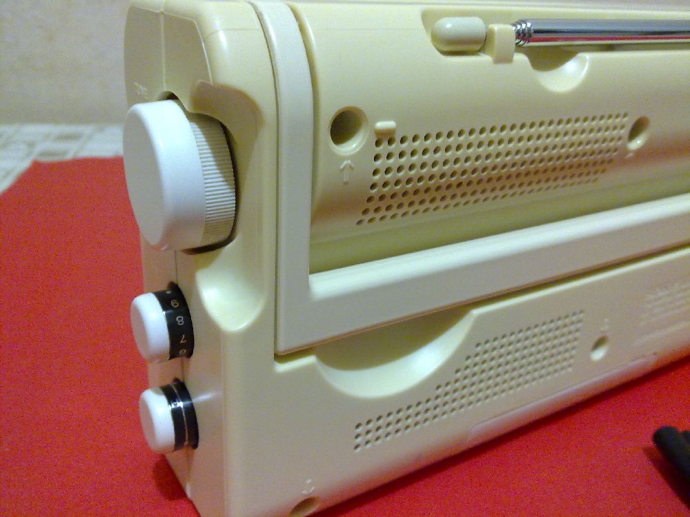 Mzik Seti Sony Radyo Satlk Sony El Radyosu  Krem Rengi Model Icf-780