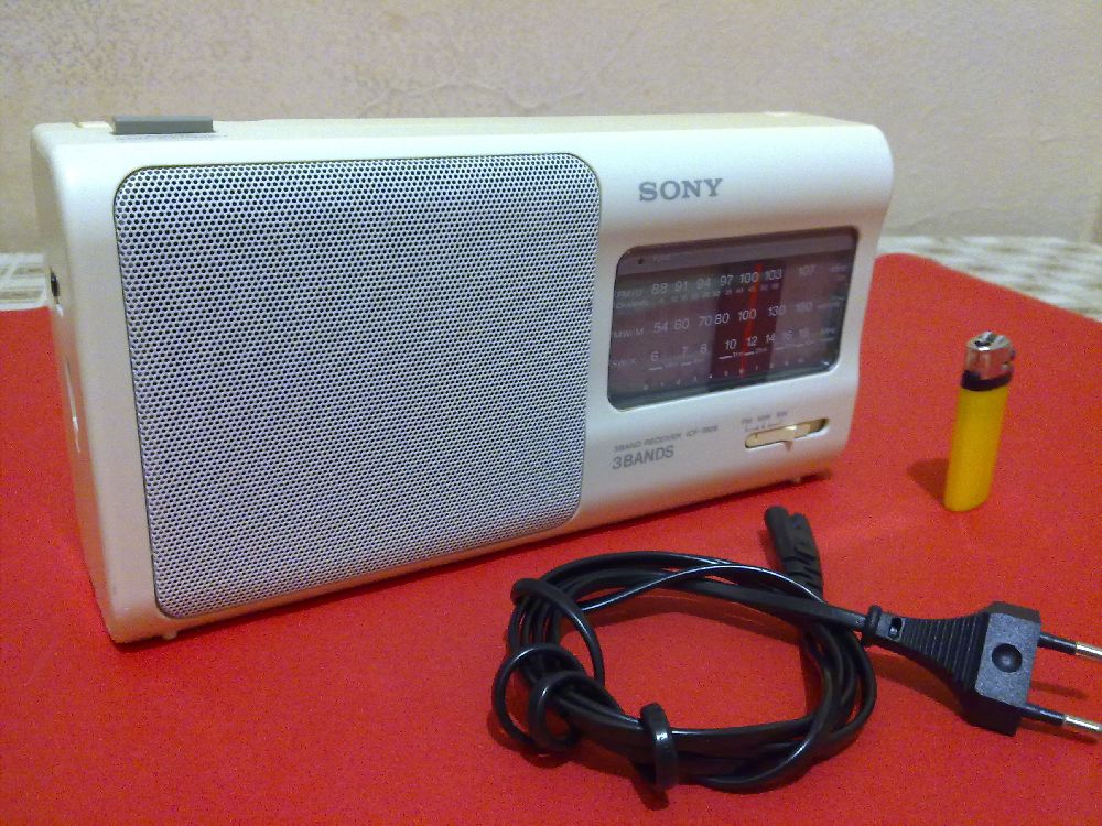 Mzik Seti Sony Radyo Satlk Sony El Radyosu  Krem Rengi Model Icf-780