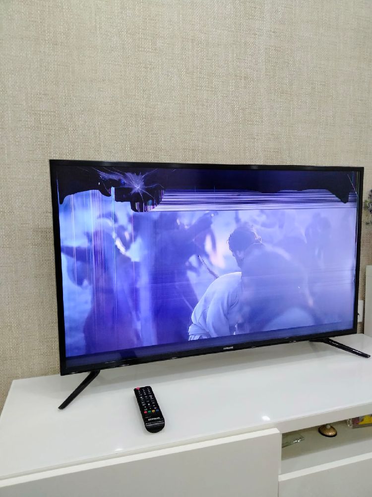 Lcd Televizyon Satlk Samsung 40'' 4K Uhd Dahl Wf Ekran Krk