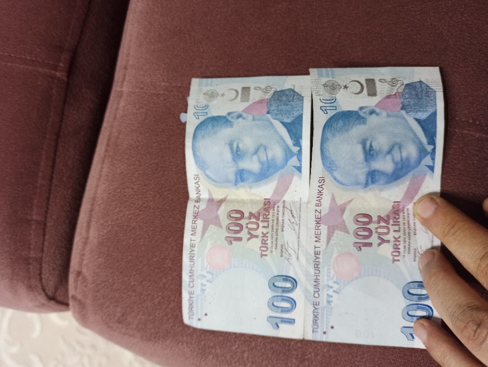 Paralar Turkiye Satlk 100 tl iki adet baski hatalidir.