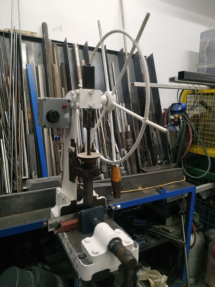 Plastik Ejeksiyon Makinalar elik -  Satlk Manuel Kollu Enjeksiyon Makina