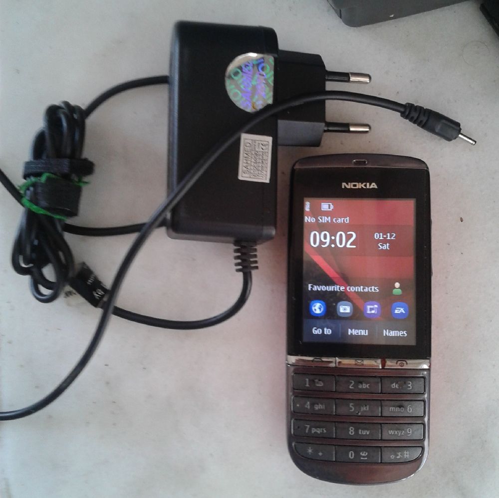 Cep Telefonu Satlk Sadece Ekran Biraz Problemli Nokia Asha 300