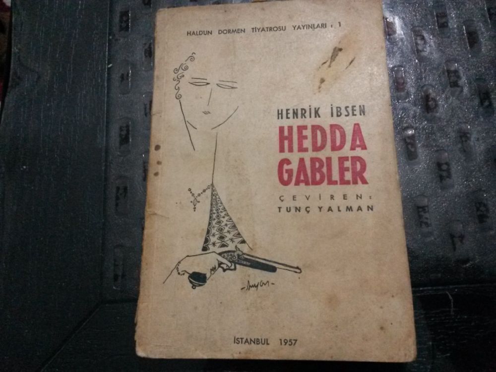 Kaynak Kitaplar Tiyatro Satlk HENRIK IBSEN HEDDA GABLER (BU RN SATILMITIR!)