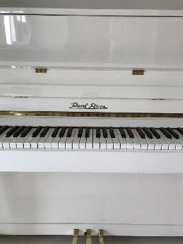Kuu Beyaz Akustik Piyano Pearl River
