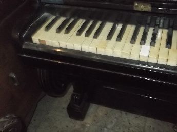 Antika ful alr durumda piyano