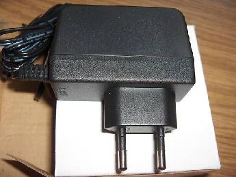 Adaptr  12 volt 0,7 amper