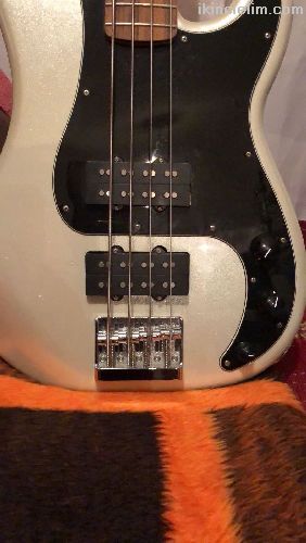 Fender Bass Gitar