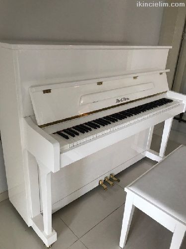 Kuu Beyaz Akustik Piyano Pearl River
