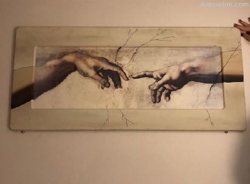 Ahap zerine Michelangelonun Adam tablosu