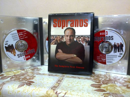 SOPRANOS Bradgrey Television Dvd Müzik, Film (Plak,Cd, Dvd) : Sopranos Orjinal Box Dörtlü Dvd Birinci Sezon