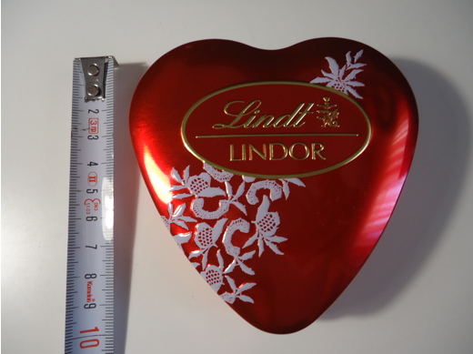 Lindt Metal Kutu Ev, Bahçe Eşyaları : Lindt Metal Kalp Çikolata Kutusu 10 cm.