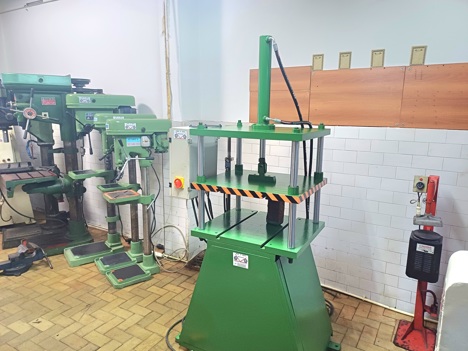 İş Makineleri, Pres (Metal), 15 Ton 56 X 60 Hidrolik Pres