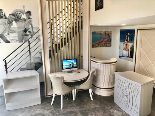 Dükkan, Ofis Eşyaları : Otel Fotoğraf Dükkanı  Show Room