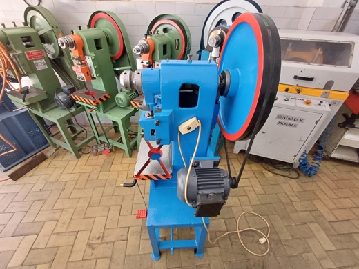 İş Makineleri : 220 Volt 10 Ton Eksantrik Pres