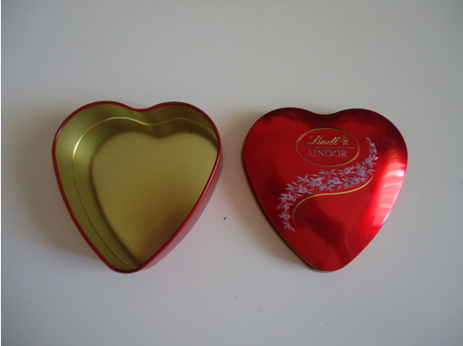 Lindt Metal Kutu Ev, Bahçe Eşyaları : Lindt Metal Kalp Çikolata Kutusu 10 cm.