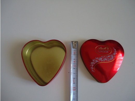 Lindt Metal Kutu Ev, Bahçe Eşyaları : Lindt Metal Kalp Çikolata Kutusu 10 cm.