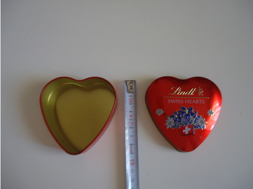 Lindt Metal Kutu Ev, Bahçe Eşyaları : Lindt Metal Kalp Çikolata Kutusu 10 cm.