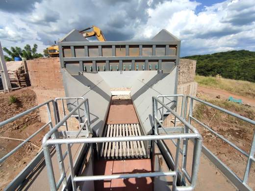 Constmach Besleyici Bunker Besleyici Bunker İş Makineleri : Titreşimli Besleyici Bunker Stoktan Teslim