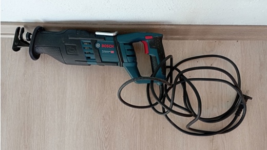 Bosch Bosch 1300w GSA tilki kuyruğu ve 4 adet  Tilki kuyruğu testere Bosch, sıfır ayarında  Bosch marka tilki kuyruğu satılık