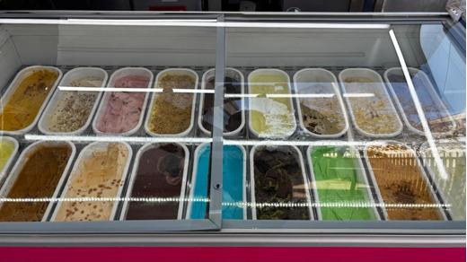 Uğur HERMES Gelato Dondurma Makinaları Dükkan, Ofis Eşyaları : 2PALETHAMMADDE ALMNDA GELATOMAKİNASI&REYONU HEDİYE