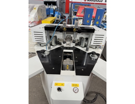 İş Makineleri, Diğer Pvc Makinaları, Alüminyum Makinaları , Plastmak Marka Alüminyum Köşe Presi Pnömatik