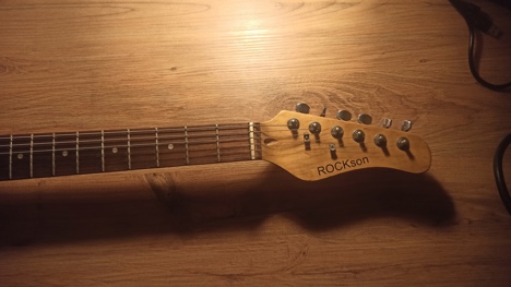 Müzik Aletleri, Diğer Çalgılar, Acil Rockson Elektro Gitar