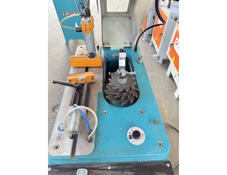 İş Makineleri, Alıştırma Makinaları (Pvc), Yılmaz Makina , Alüminyum Makinaları , Yılmaz Marka Otomatik Alüminyum Kertme