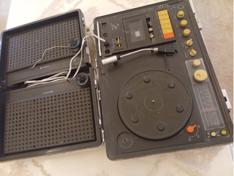 Antika Eşya, Diğer Müzik Aletleri, Sanyo, 1980, Hem Plak Çalar Hem Radio , Kaset ve Plak Calar Bütün Fonksiyonları Çalışıyor