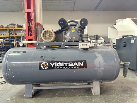 İş Makineleri, 500 Litre Kompresör Yiğitsan Marka 5.5 Hp 8 Bar