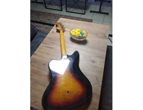 Müzik Aletleri, Acil Satıyorum Gitardan Hiç Anlamam