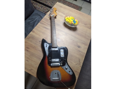 Müzik Aletleri, Acil Satıyorum Gitardan Hiç Anlamam