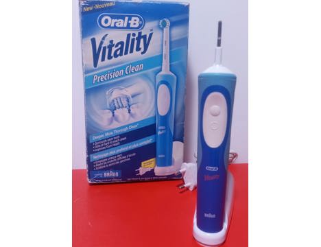Diğerleri, Epilasyon, Cilt Bakım, Oral-B Vitality D12 Şarjlı Diş Fırçası (Yeni Gibi)