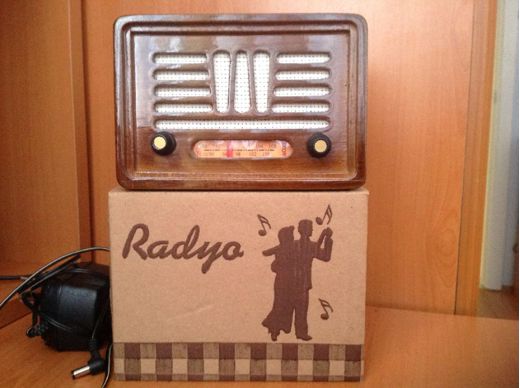 Radyo El yapımı ve ahşap vintage mini radyo