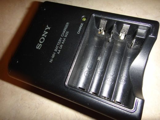 SONY  BC-CS2B Şarj Cihazı Elektronik Eşya : Sony  Bc-Cs2B Şarj Cihazı